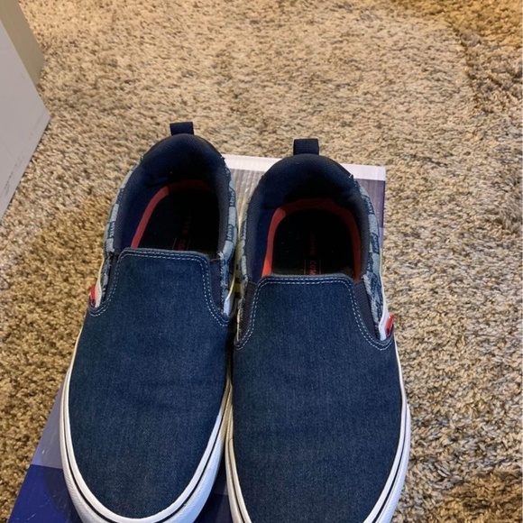 Shoes - Picture 2 of 8